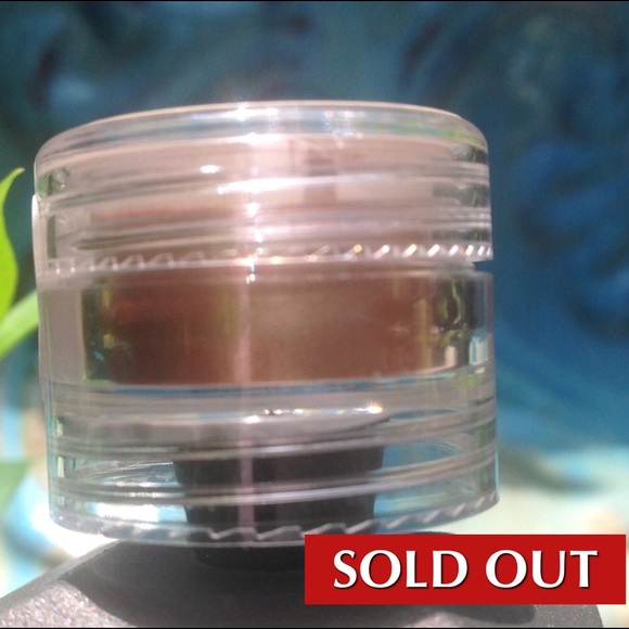 The White Lotus Boutique Other - Mineral Eye Powder - Coral Matte - VEGAN